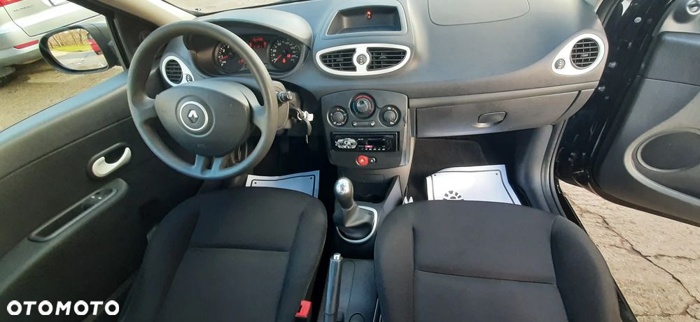 Renault Clio - 30