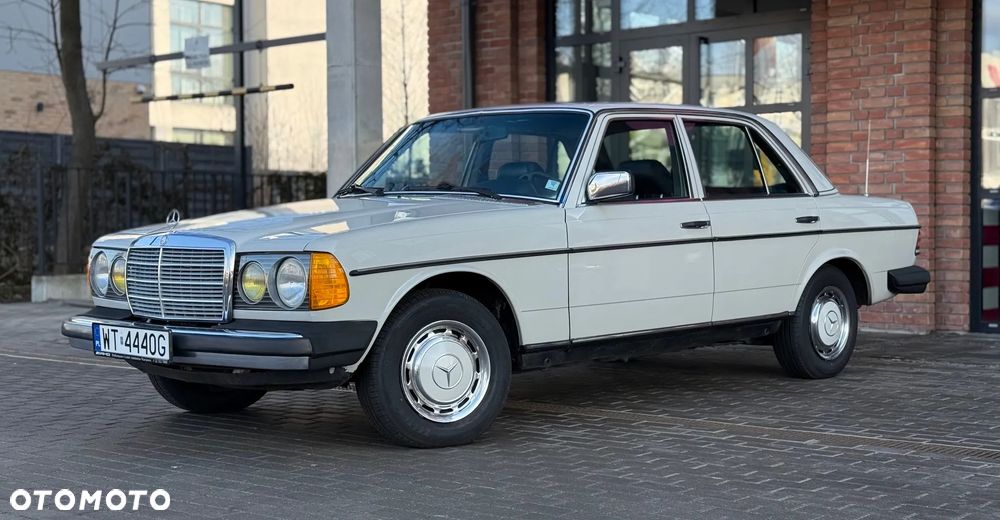 Mercedes-Benz W123 - 1
