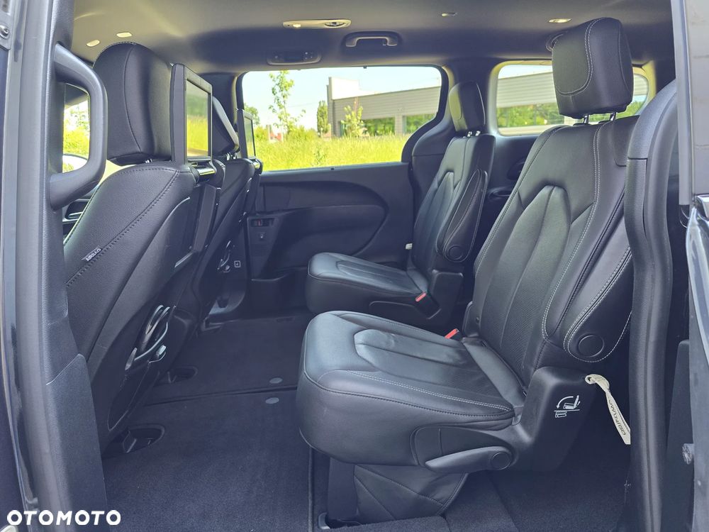 Chrysler Pacifica - 30
