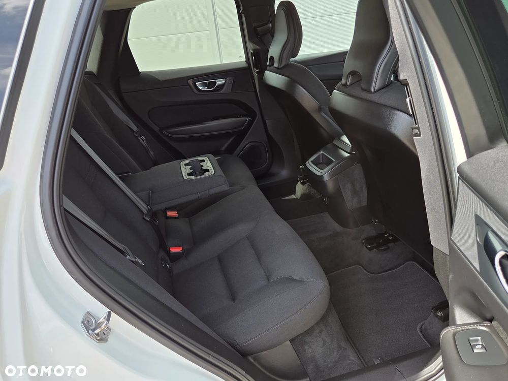 Volvo XC 60 B4 D AWD Geartronic Momentum - 36