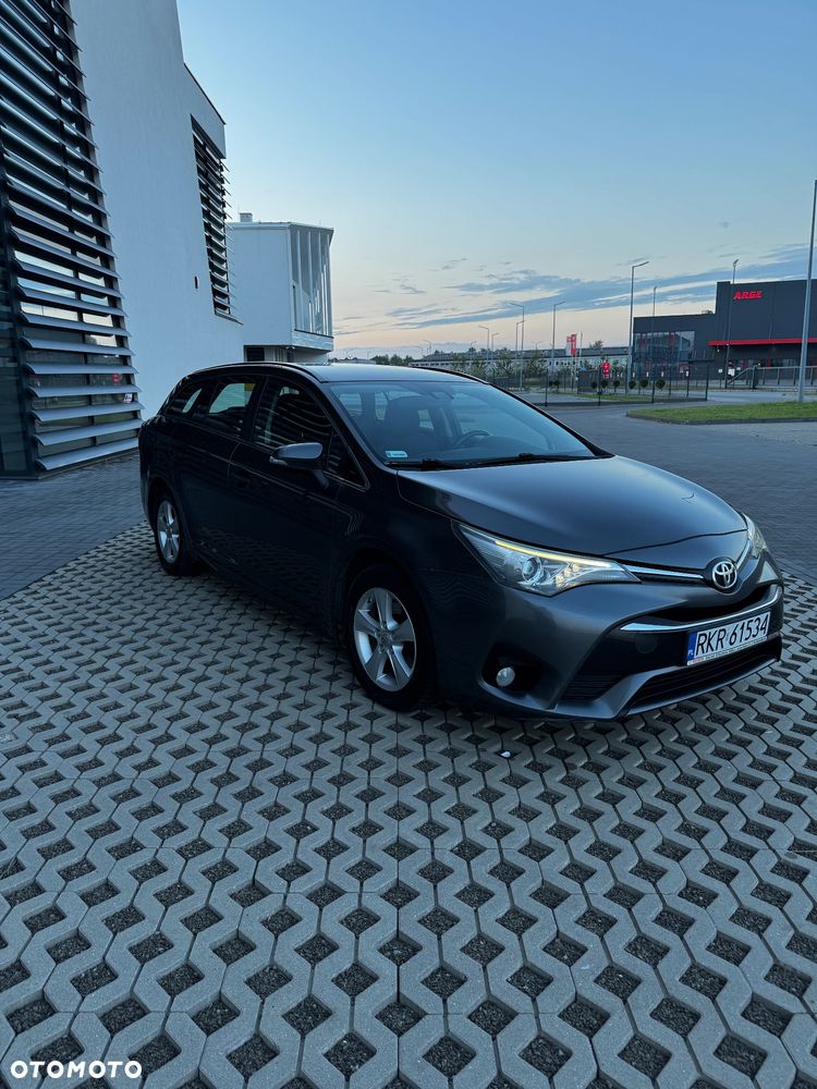 Toyota Avensis 1.6 D-4D Active - 3