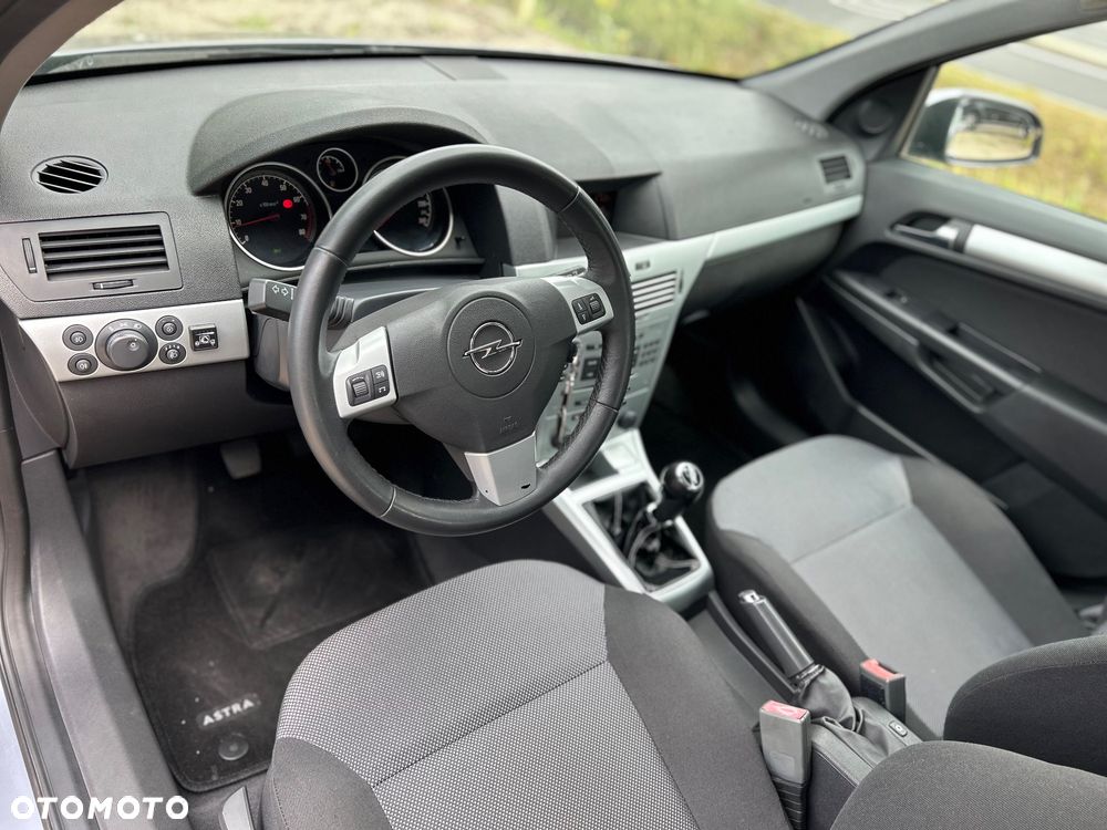 Opel Astra 1.6 Edition 111 Jahre - 18