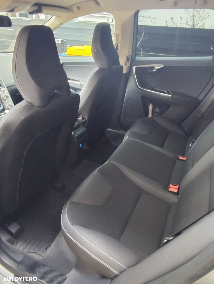 Volvo XC 60 D3 Momentum - 10