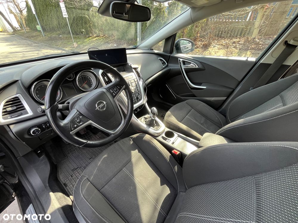 Opel Astra 1.6 T Enjoy - 9