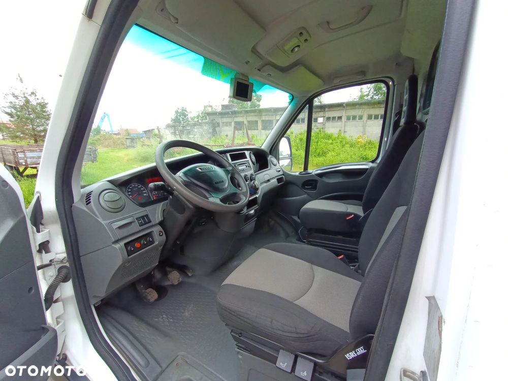 Iveco DAILY 35s13 L2H2 2.3 diesel 126kM, 2012 rok, WEBASTO, HAK, CAMERA COFANIA, ORGINALNY NIEWIELKI PRZEBIEG 176tyś. SPROWADZONY ZE SZWECJI! - 6