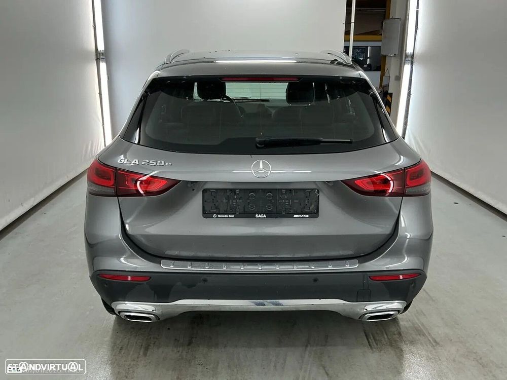 Mercedes-Benz GLA 250 e 8G-DCT Progressive - 11