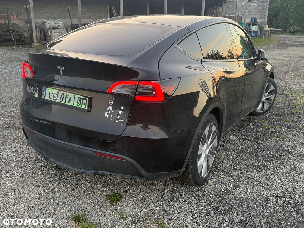 Tesla Model Y Long Range AWD - 4