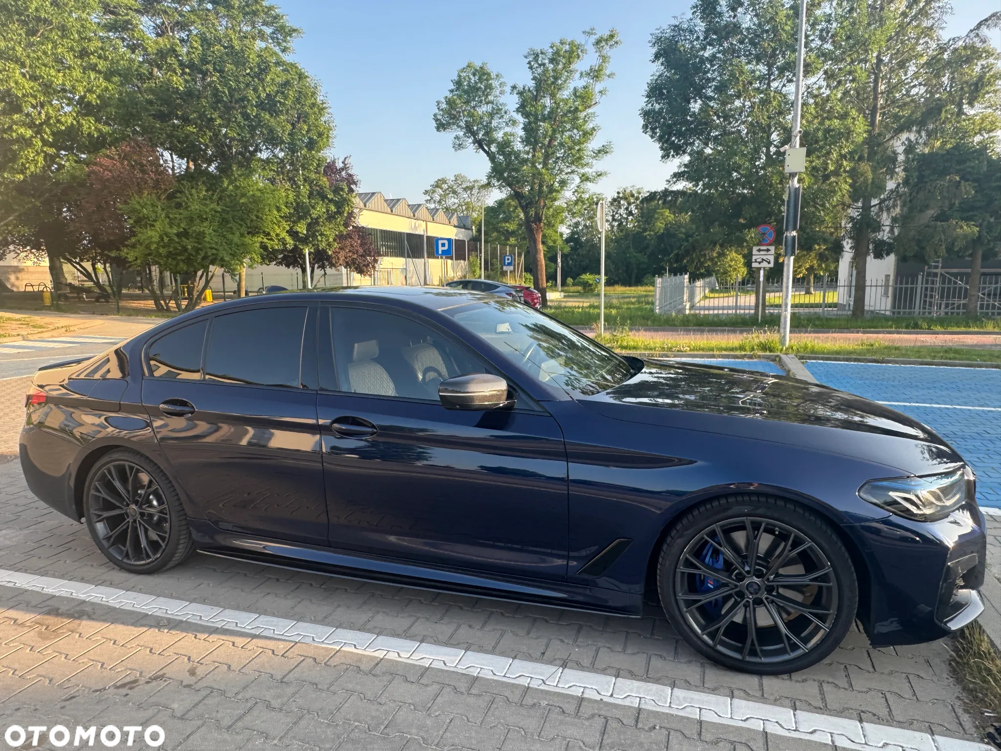 BMW Seria 5 M550i xDrive sport - 14