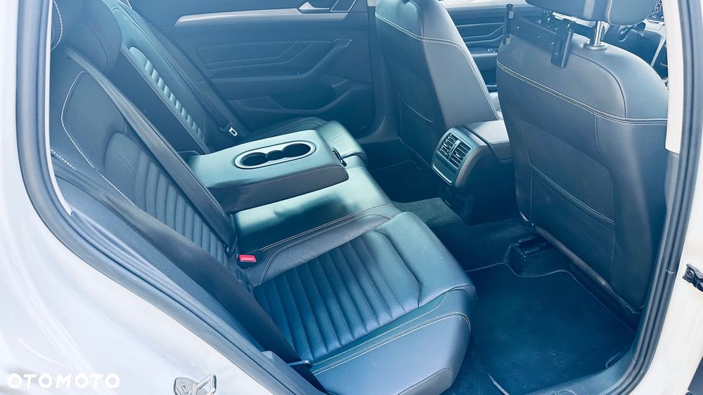Volkswagen Passat 2.0 TSI Business DSG - 7