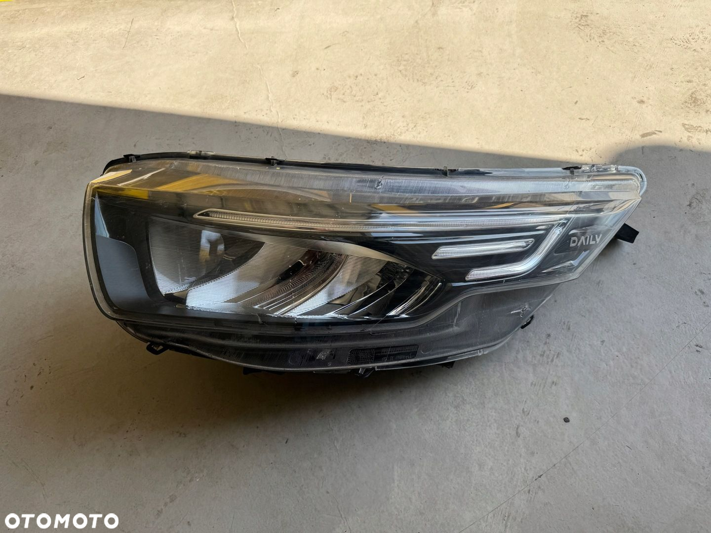 Iveco Daily 35c180 3,0 HPI 19-23r lampa lewa FULL LED - 2