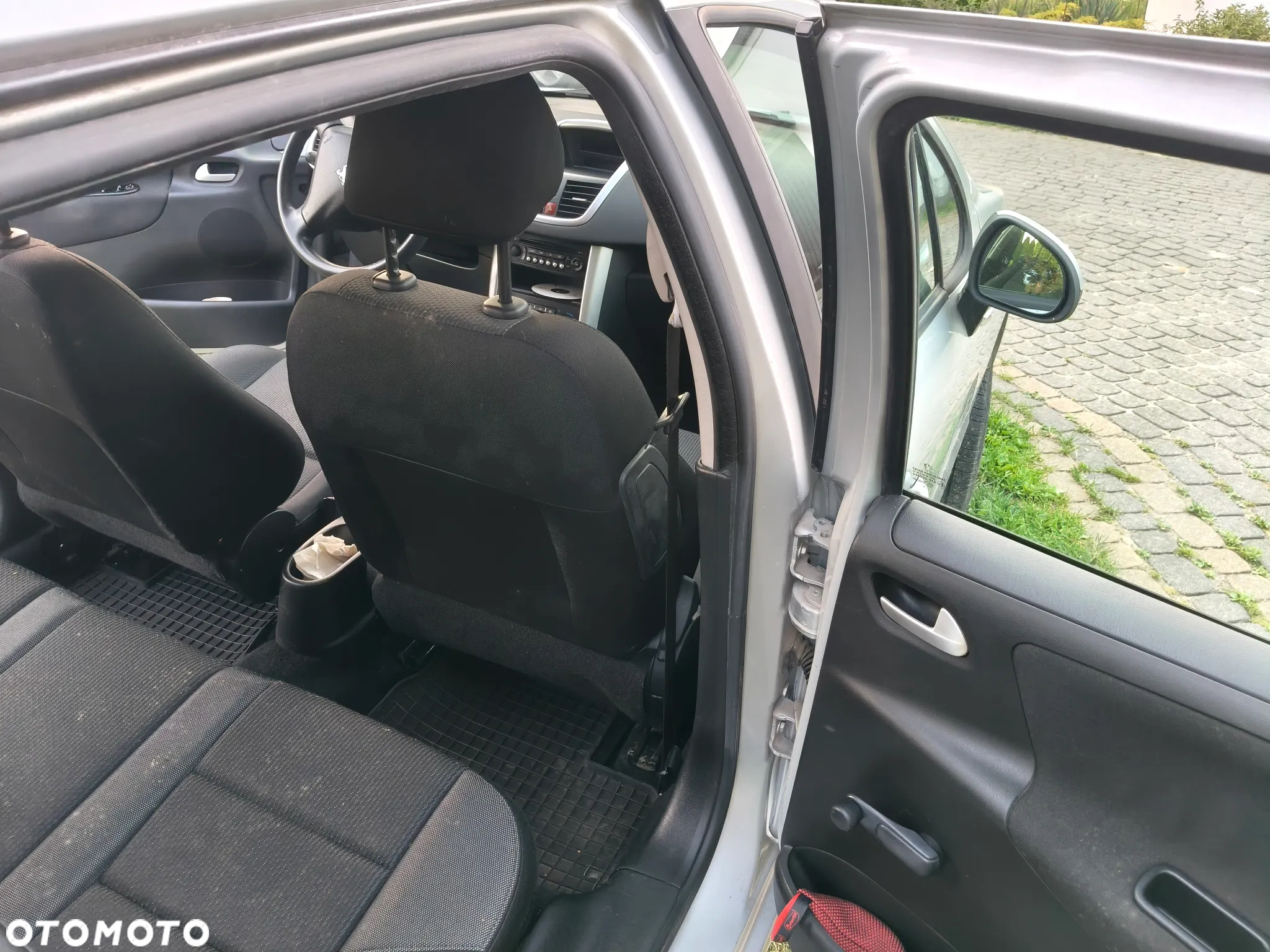 Peugeot 207 - 13