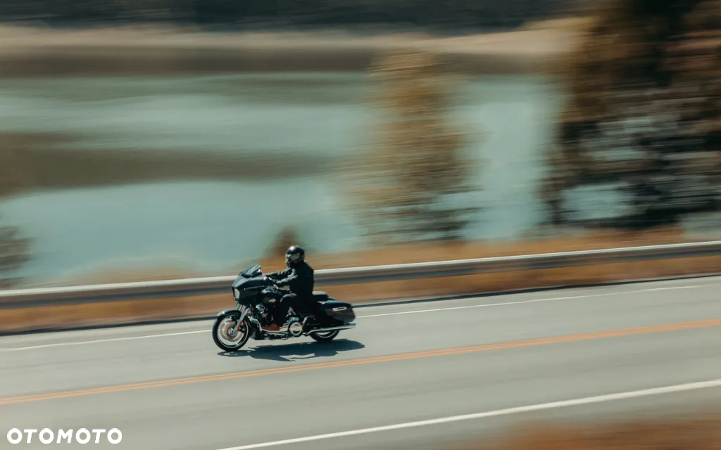 Harley-Davidson Touring Street Glide - 21