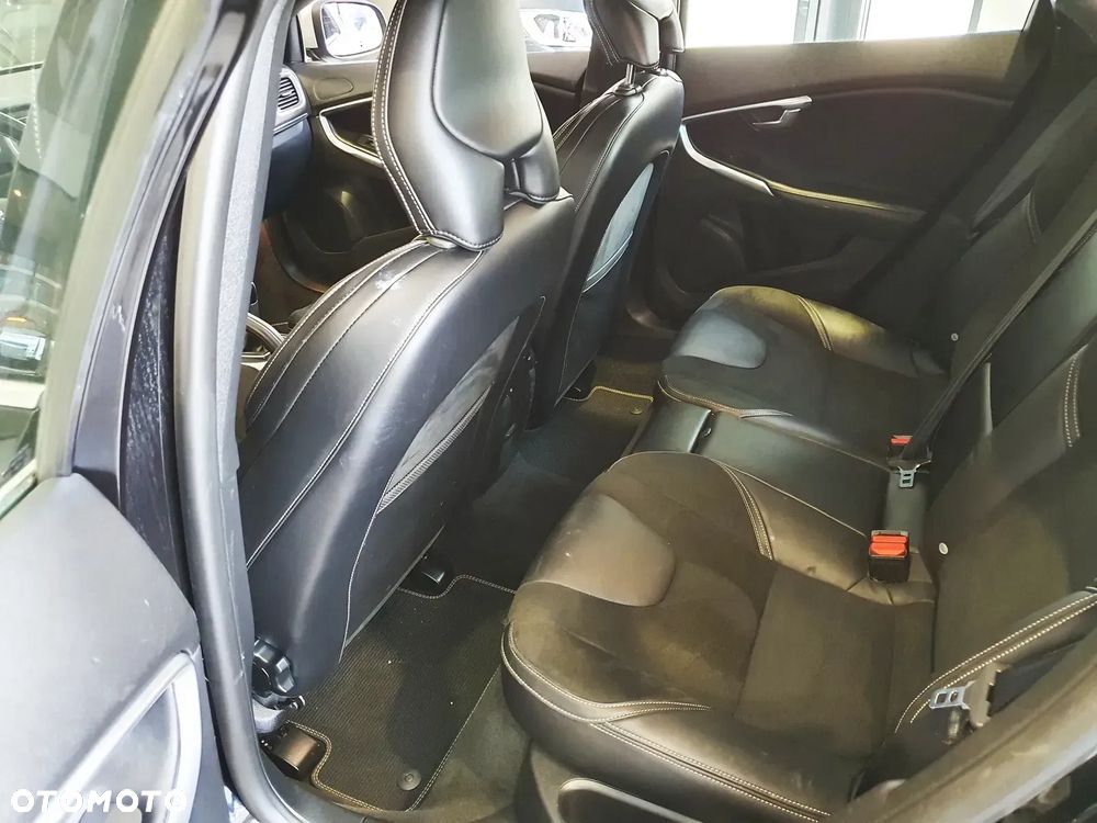 Volvo V40 D4 Drive-E R-Design Summum - 7