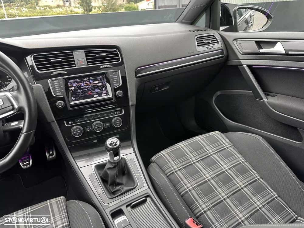 VW Golf 2.0 TDI GTD - 40