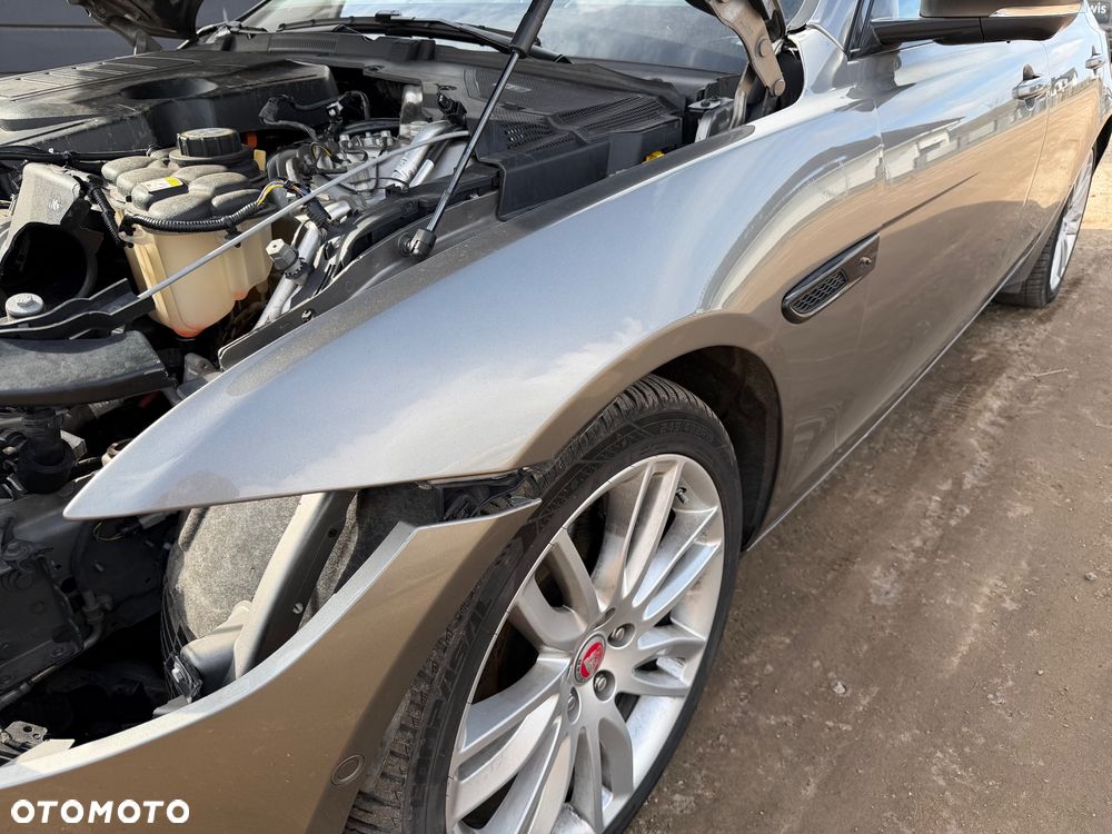 Jaguar XF P250 HSE - 13
