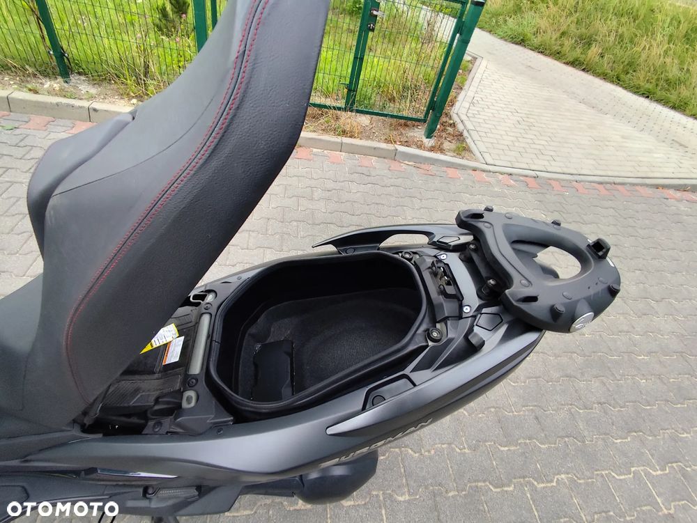 Suzuki Burgman - 22