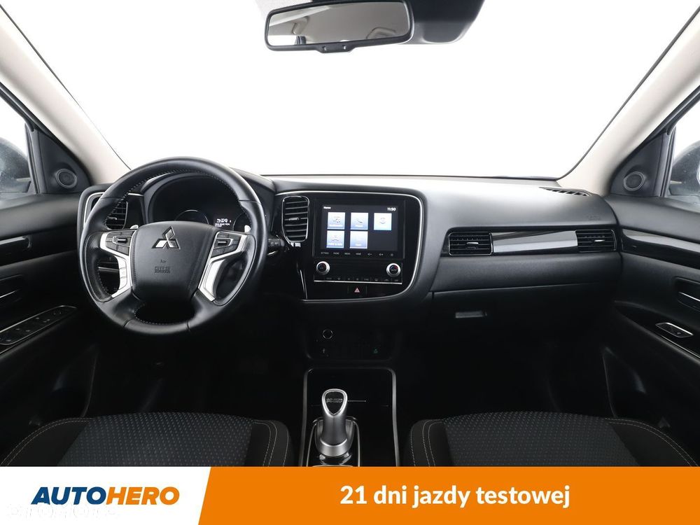 Mitsubishi Outlander - 12