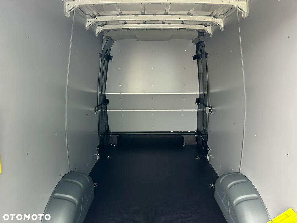 Volkswagen Crafter Maxi Brygadówka - 11