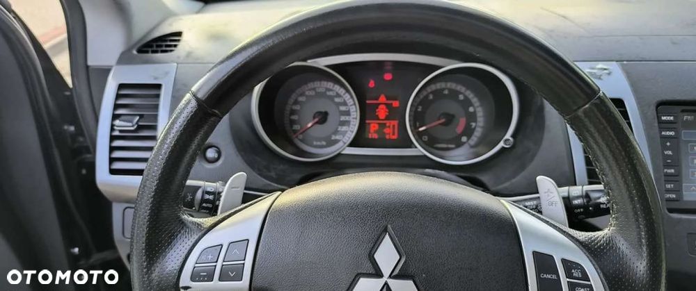 Mitsubishi Outlander - 10