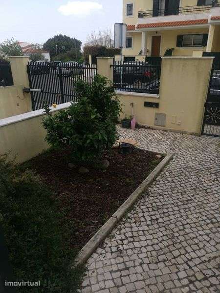 Moradia T4 Mobilada junto ao Oeiraspark e acesso A5 - Grande imagem: 2/12