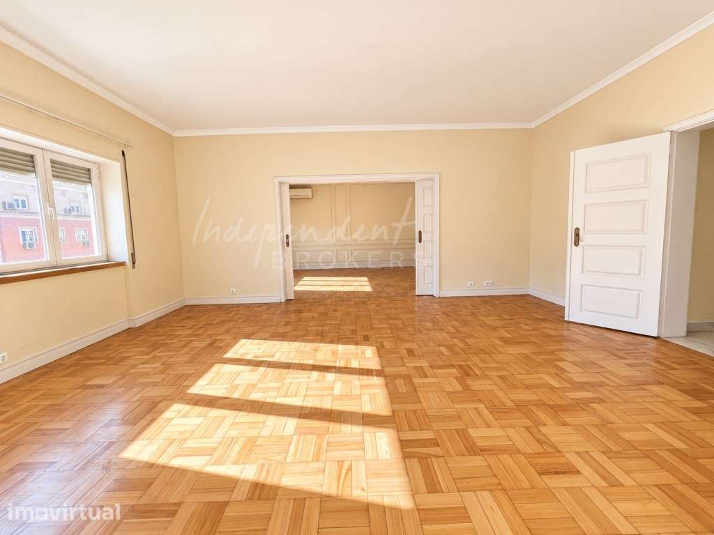 APARTAMENTO T5 PARA ARRENDAMENTO [AVENIDA ANTÓNIO AUGUSTO AGUIAR] - Grande imagem: 3/30