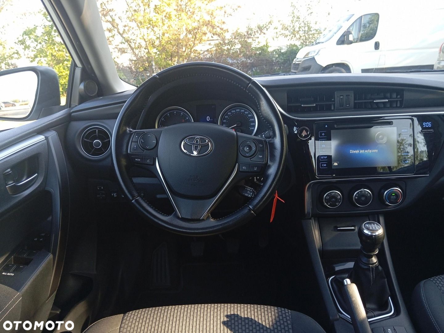 Toyota Corolla 1.6 Classic Plus - 16