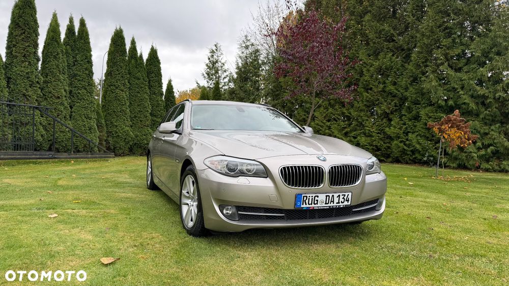 BMW 5 Series 2011 photo 2
