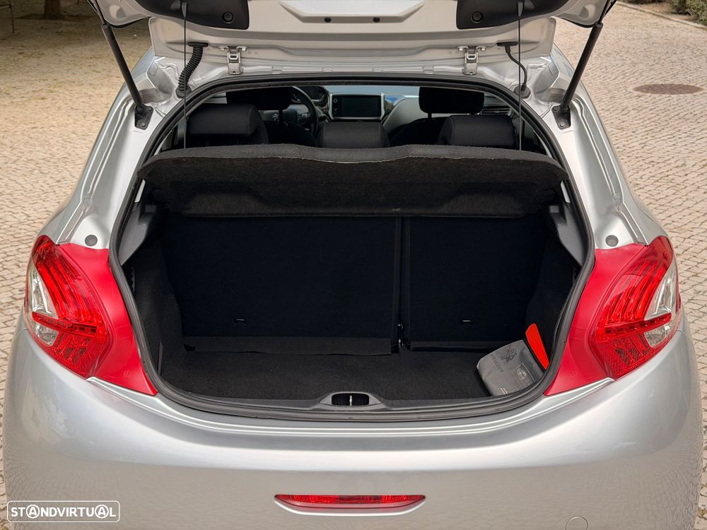 Peugeot 208 1.2 VTi Allure - 23