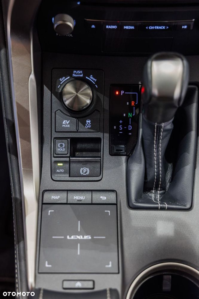 Lexus NX 300h Business Edition AWD - 23