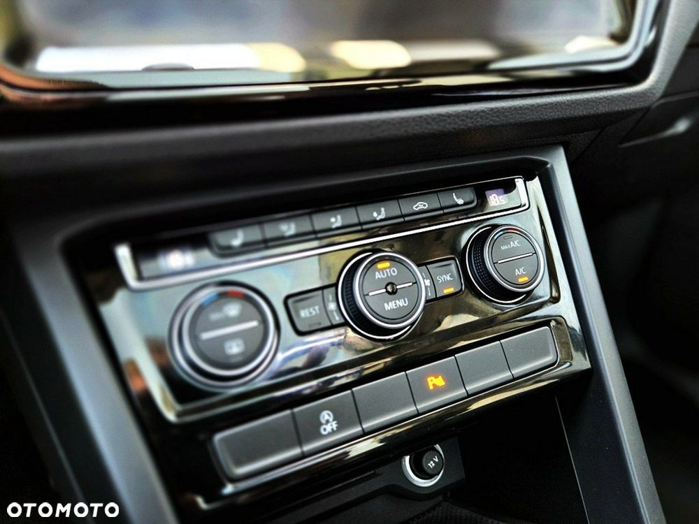 Volkswagen Touran - 16