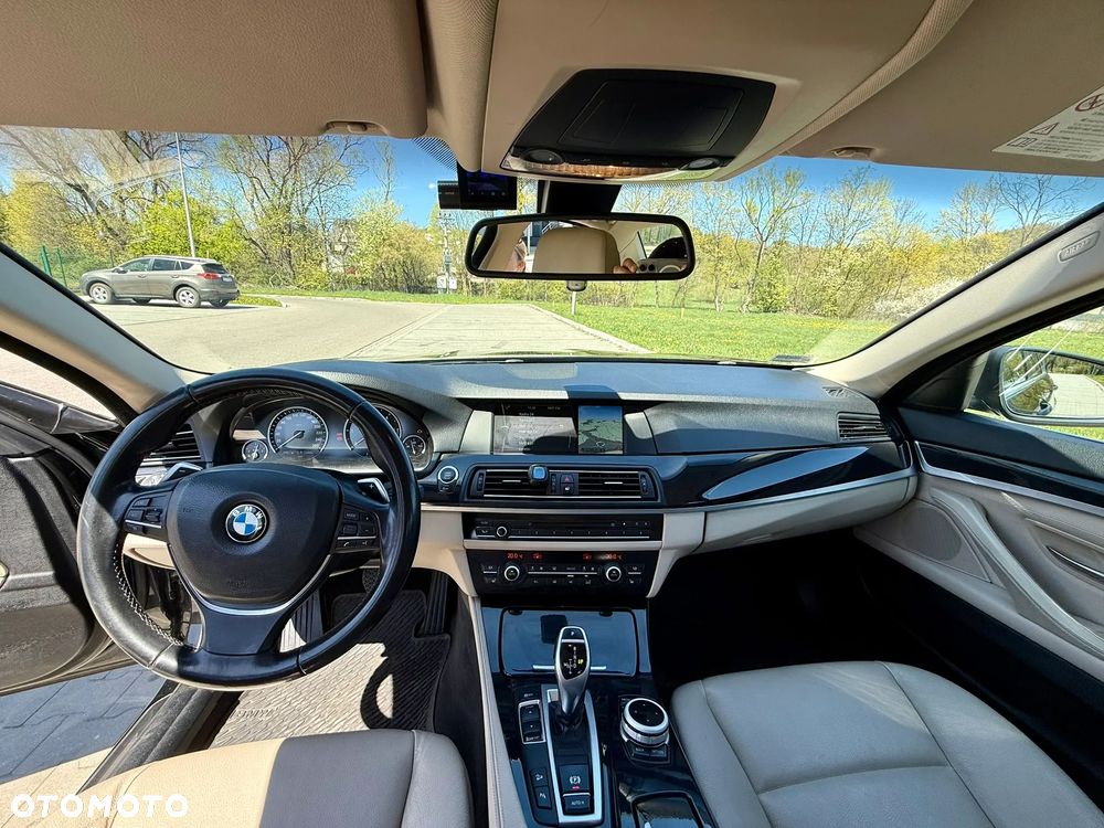 BMW Seria 5 525d xDrive - 6
