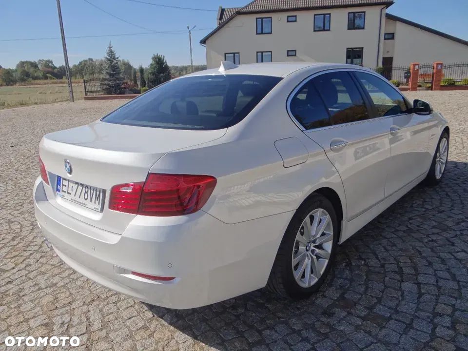BMW Seria 5 525d xDrive - 9