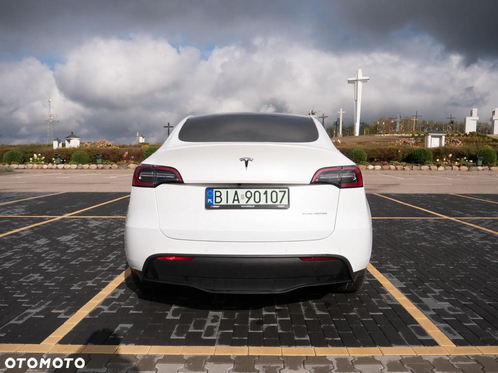 Tesla Y Long Range AWD - 5