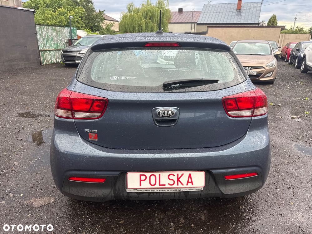 Kia Rio 1.4 L - 8