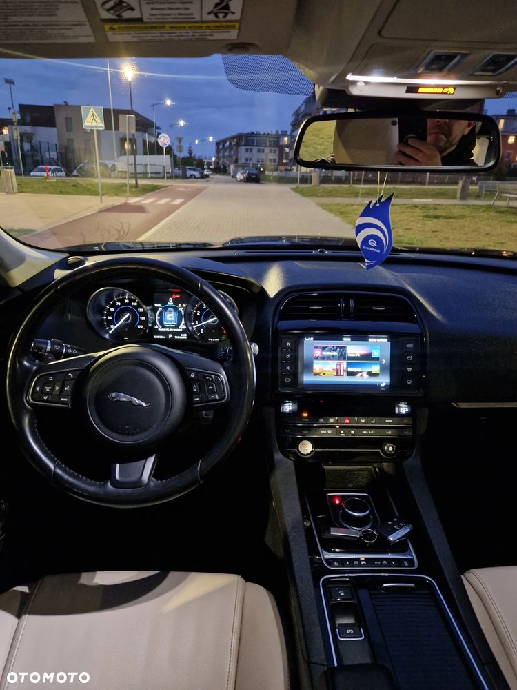 Jaguar F-Pace 2.0 i4P AWD Prestige - 16