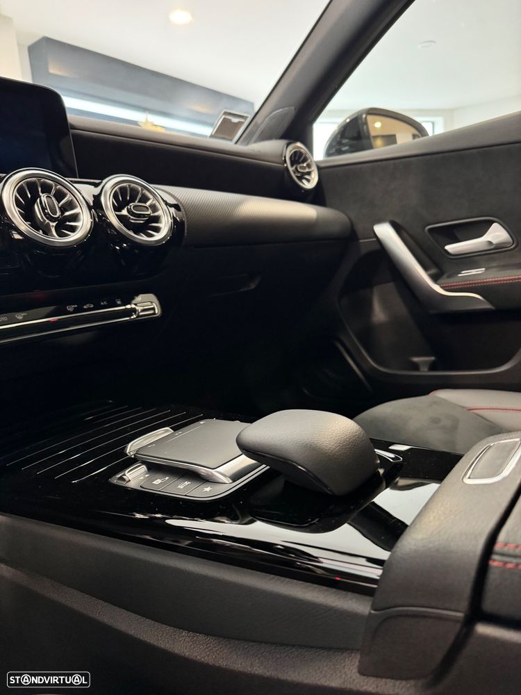 Mercedes-Benz A 250 Limousine e AMG Line - 25