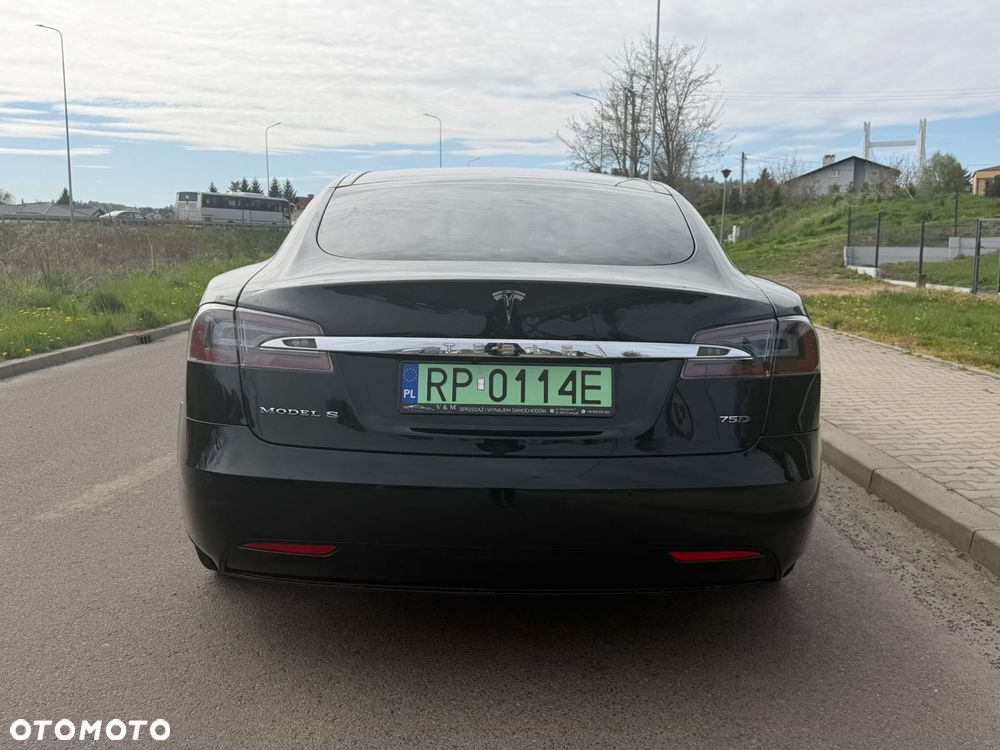 Tesla Model S - 10