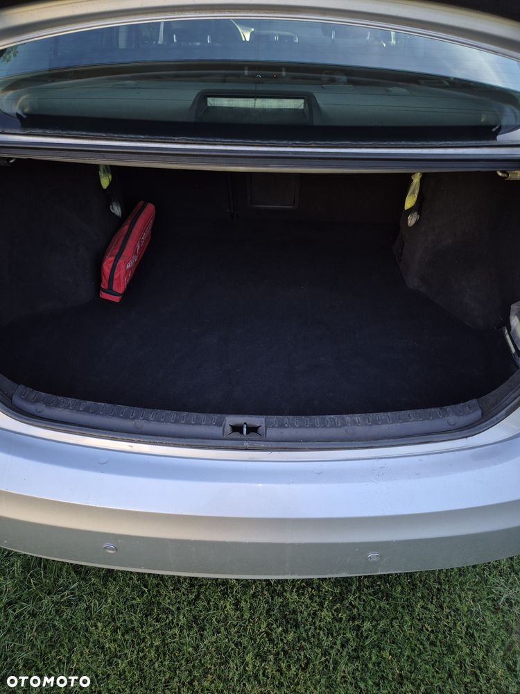 Toyota Avensis - 4