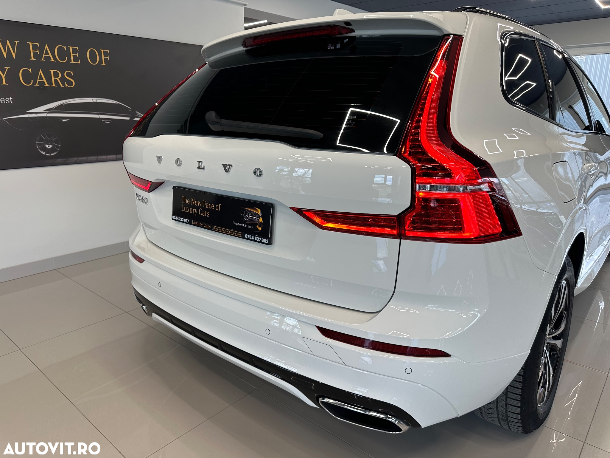 Volvo XC 60 T6 AWD Recharge Geartronic RDesign Expression - 6