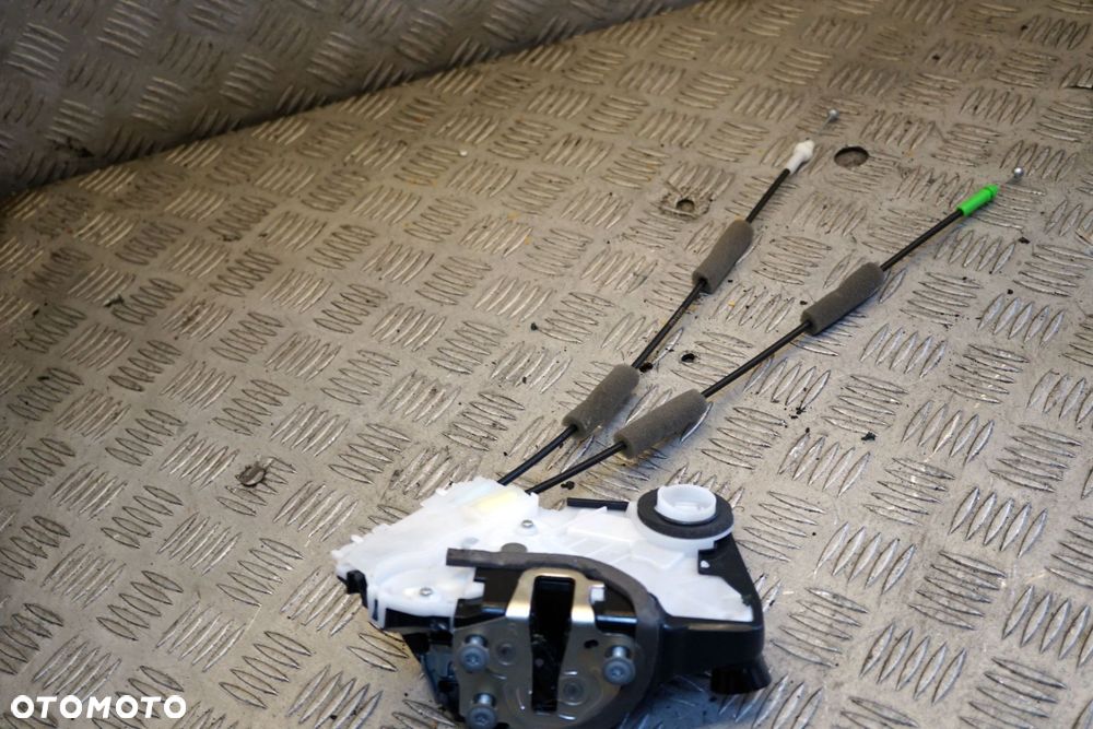 ZAMEK DRZWI PRAWY PRZÓD YARIS CROSS 69030-K0031 TOYOTA 2020- - 4