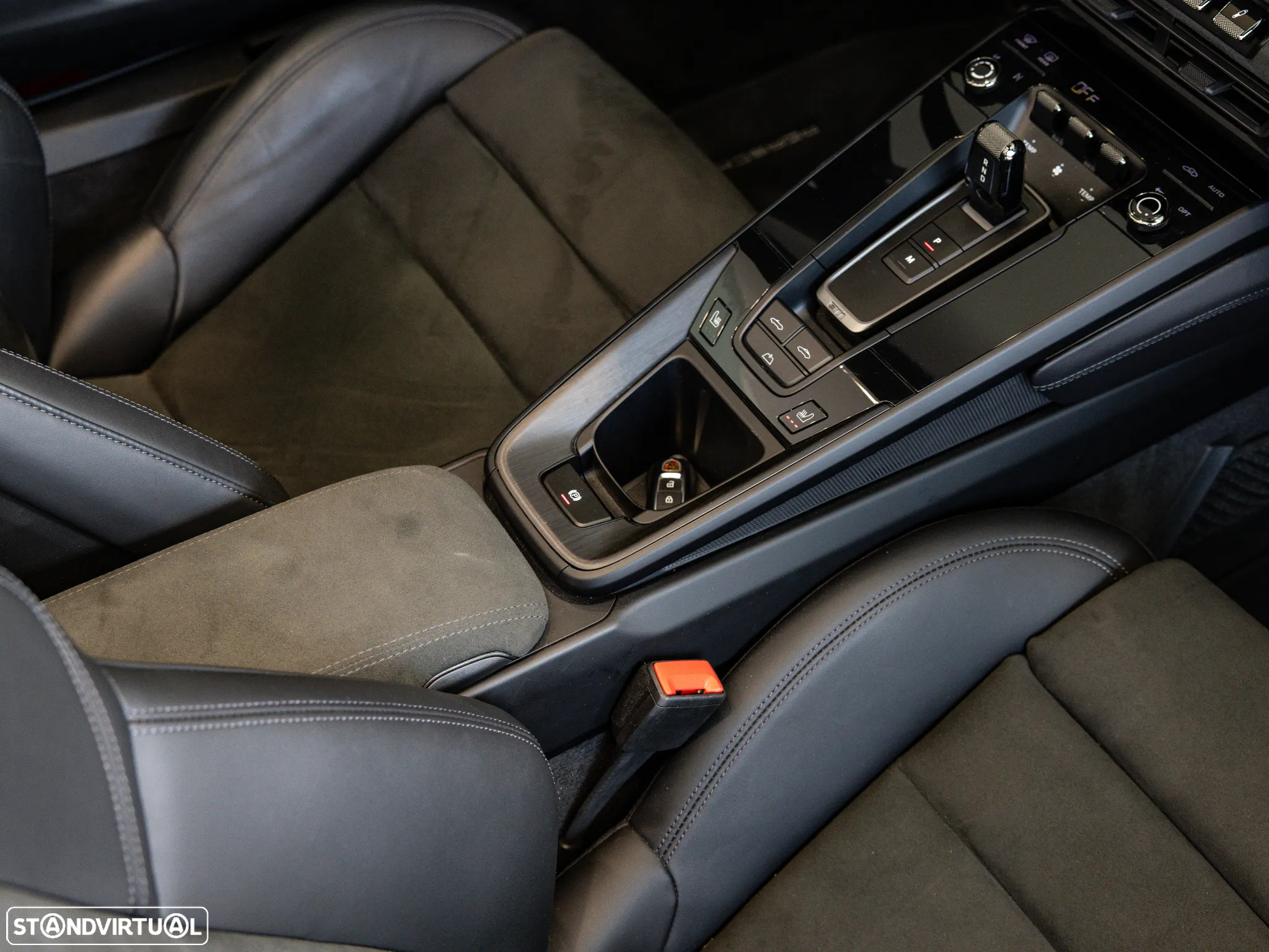 Porsche 911 (992) Carrera Cabrio GTS PDK - 50