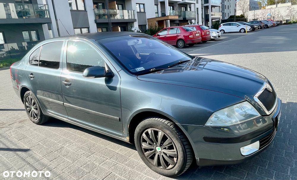 Skoda Octavia 1.6 Ambiente - 23