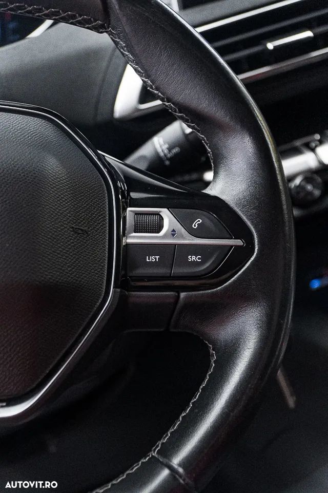 Peugeot 3008 1.2 PureTech Turbo S&S Allure - 28