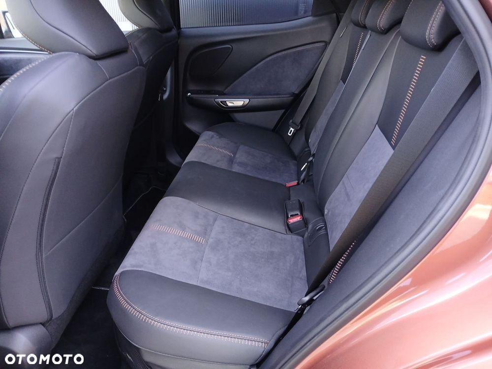 Lexus LBX 1.5 Hybrid Cool AWD - 26