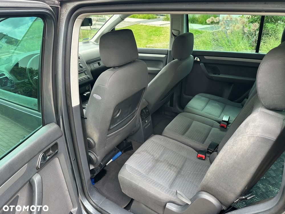 Volkswagen Touran 1.9 TDI Conceptline DSG - 8