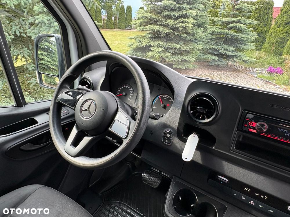 Mercedes-Benz Sprinter - 12