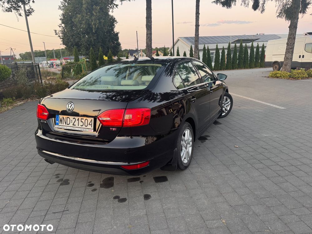 Volkswagen Jetta 1.4 TSI Highline DSG - 5