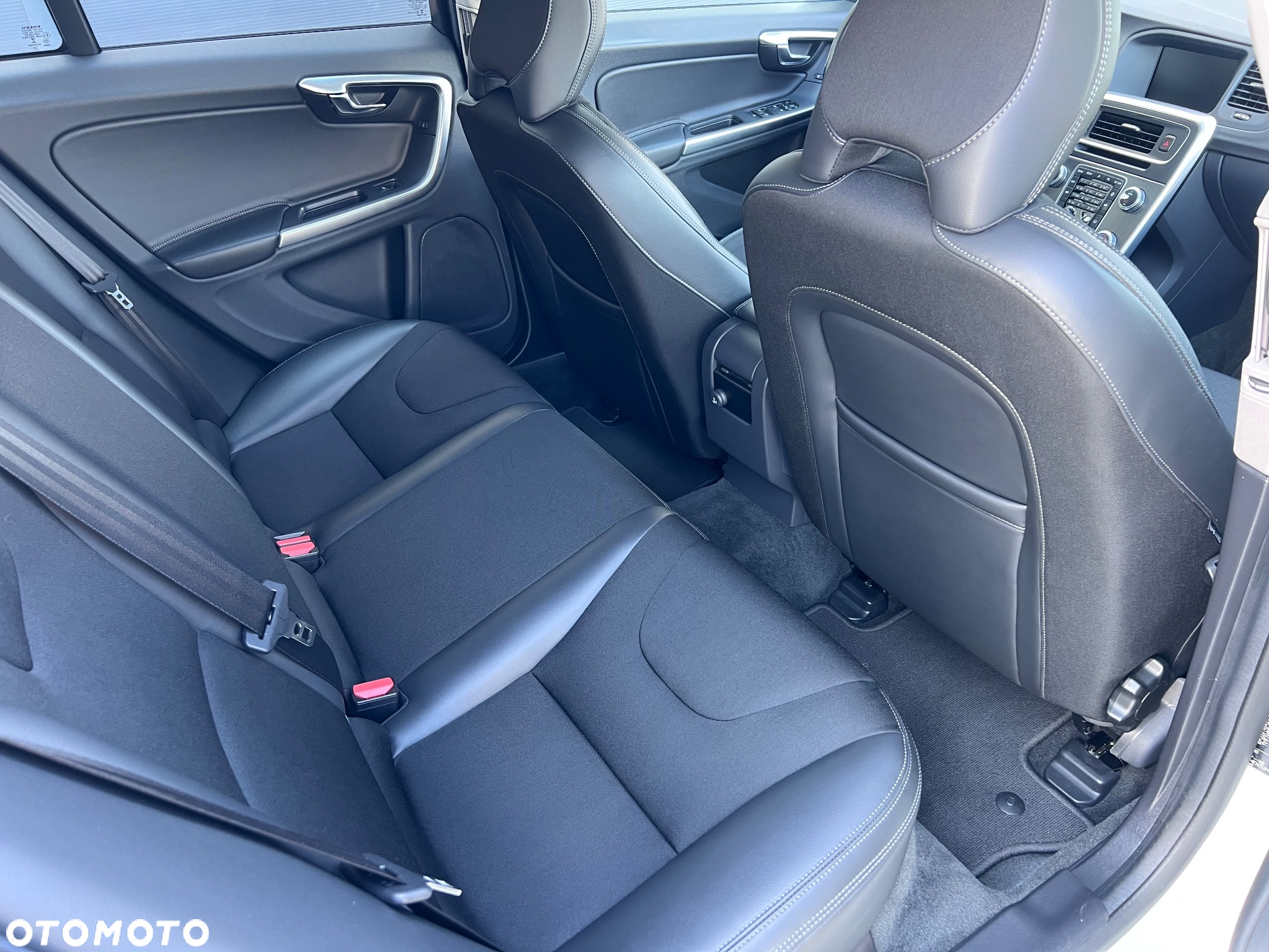 Volvo V60 Cross Country D4 Drive-E Momentum - 23