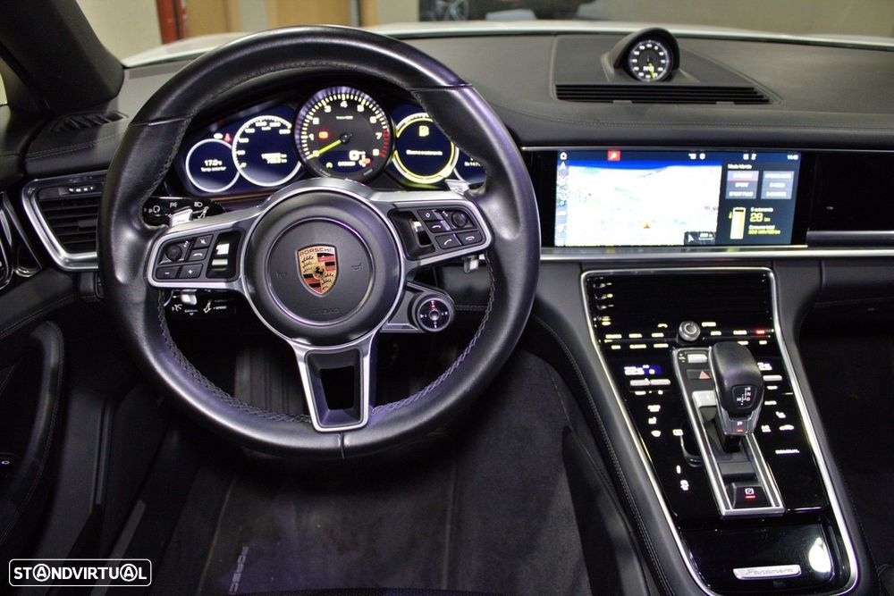 Porsche Panamera 4 E-Hybrid - 4