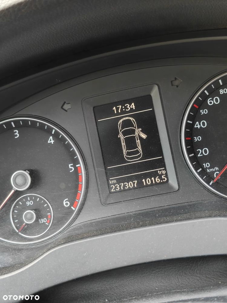 Volkswagen Jetta 1.6 TDI Comfortline DSG - 9